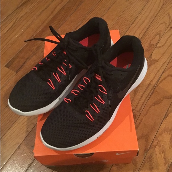 Nike Running Shoes - Picture 3 of 8